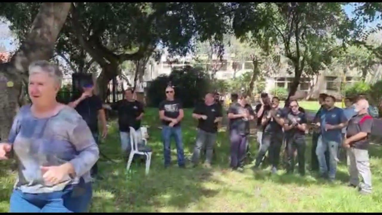 הנייד ה שישה עשר