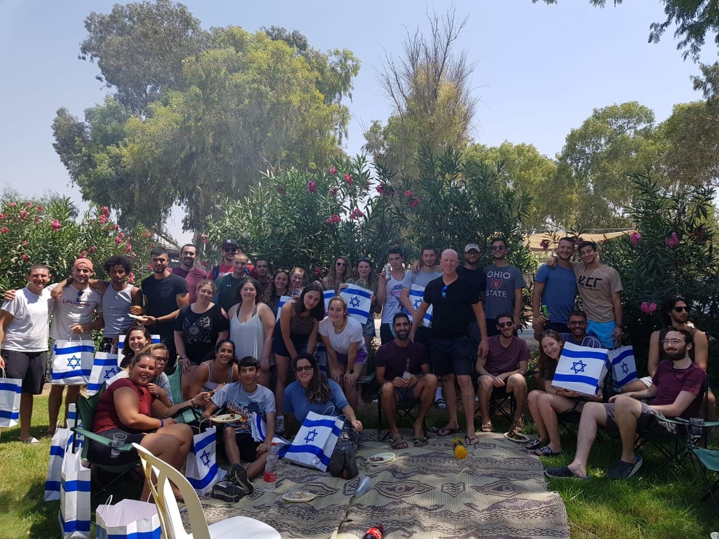 מפגש חיילים בודדים אצל רון בבית